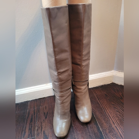 Tory Burch Elegant Brown Knee-High Leather Boots - Picture 4 of 16